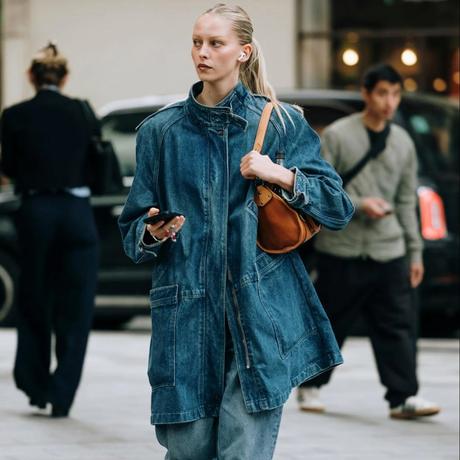 Cómo dominar el look doble denim con estilo