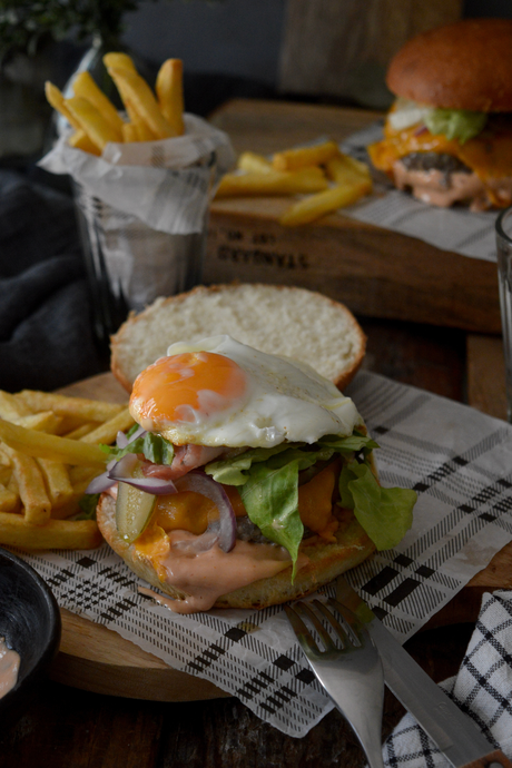 como-hacer-la-mejor-cheeseburger-con-pan-casero