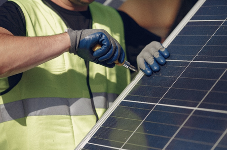 Origen Solar: maximiza la eficiencia de las plantas solares con un mantenimiento integral que garantiza rendimiento y durabilidad