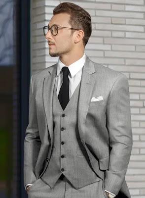 Traje de Ermengildo Zegna Traje gris de lana merina de Ermenegildo Zegna, ideal para eventos formales o reuniones de trabajo