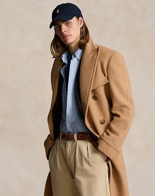 Abrigo de lana de Polo Ralph Lauren Abrigo de lana de Ralph Lauren Purple Label combinado con una camisa blanca y suéter gris fino.