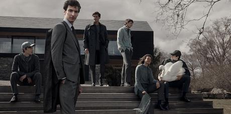 Traje gris oscuro de lana con solapas clásicas de Canali, ideal para reuniones de alto nivel o cenas formales.