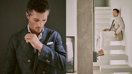 Trajes y Suéter de cashmere beige de Brunello Cucinelli combinado con pantalones de algodón blanco roto y mocasines marrones.