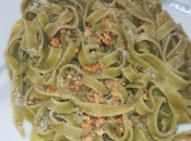 Fetuccini verdes pesto almendras