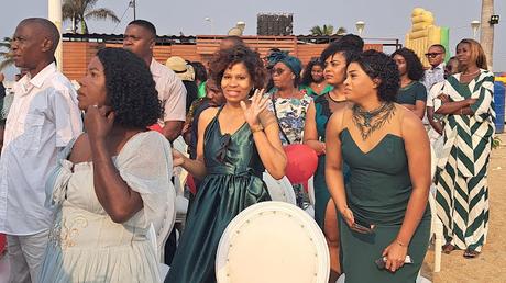 ANGOLA: UNA BODA EN LA PLAYA DE ILHA DO CABO EN LUANDA ANGOLA: UNA BODA EN LA PLAYA DE ILHA DO CABO EN LUANDA