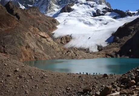 Excursión de Calafate a El Chaltén, caminata de 10 horas entre bosques y montañas. Excursión de Calafate a El Chaltén, caminata de 10 horas entre bosques y montañas.