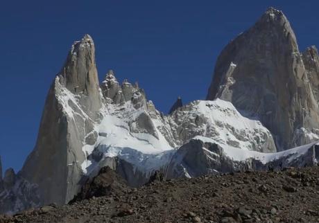 Excursión de Calafate a El Chaltén, caminata de 10 horas entre bosques y montañas. Excursión de Calafate a El Chaltén, caminata de 10 horas entre bosques y montañas.