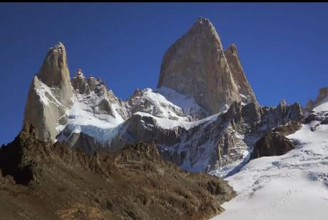 Excursión de Calafate a El Chaltén, caminata de 10 horas entre bosques y montañas. Excursión de Calafate a El Chaltén, caminata de 10 horas entre bosques y montañas.