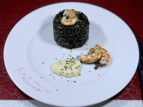 Arroz negro con bacon y gambón Arroz negro con bacon y gambón