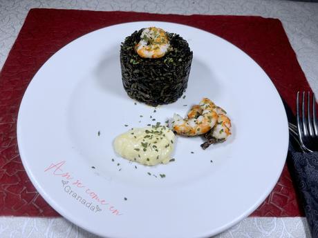 Arroz negro con bacon y gambón Arroz negro con bacon y gambón