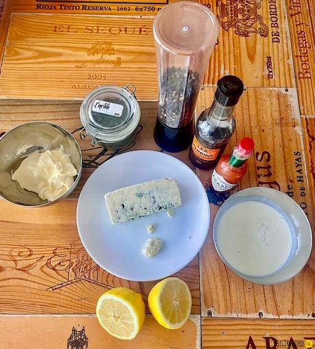 Aderezo cremoso de queso azul para ensaladas y más Aderezo cremoso de queso azul para ensaladas y más
