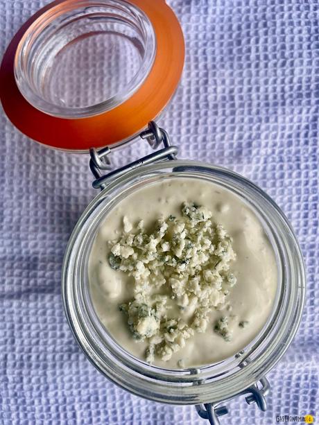 Aderezo cremoso de queso azul para ensaladas y más Aderezo cremoso de queso azul para ensaladas y más