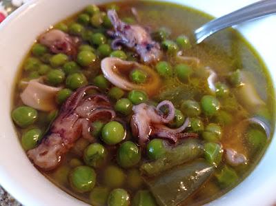 Guisantes con calamarcitos