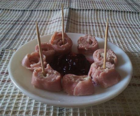 ROLLITOS DE JAMON Y QUESO AZUL ROLLITOS DE JAMON Y QUESO AZUL