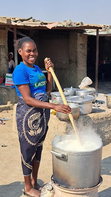 ANGOLA: LAS ETNIAS MUHILA Y MUCUBAL EN LOS MERCADOS ALREDEDOR DE CHIBIA ANGOLA: LAS ETNIAS MUHILA Y MUCUBAL EN LOS MERCADOS ALREDEDOR DE CHIBIA