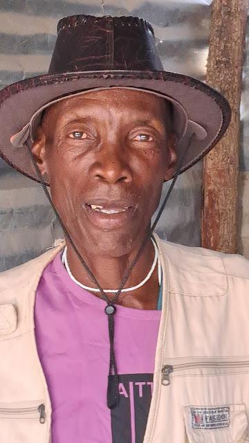 ANGOLA: LAS ETNIAS MUHILA Y MUCUBAL EN LOS MERCADOS ALREDEDOR DE CHIBIA ANGOLA: LAS ETNIAS MUHILA Y MUCUBAL EN LOS MERCADOS ALREDEDOR DE CHIBIA