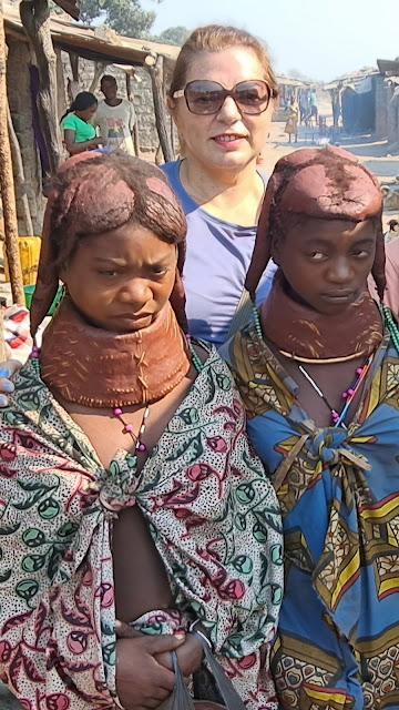 ANGOLA: LAS ETNIAS MUHILA Y MUCUBAL EN LOS MERCADOS ALREDEDOR DE CHIBIA ANGOLA: LAS ETNIAS MUHILA Y MUCUBAL EN LOS MERCADOS ALREDEDOR DE CHIBIA