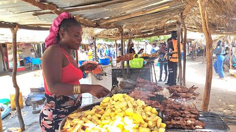 ANGOLA: LAS ETNIAS MUHILA Y MUCUBAL EN LOS MERCADOS ALREDEDOR DE CHIBIA ANGOLA: LAS ETNIAS MUHILA Y MUCUBAL EN LOS MERCADOS ALREDEDOR DE CHIBIA