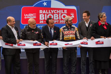 Presentan Mundial de Rally con el Palacio La Moneda como telón de fondo Cristóbal Benítez, Felipe Horta, Jaime Pizarro, Francisco López, Nicolás Jobet, Verónica Pardo