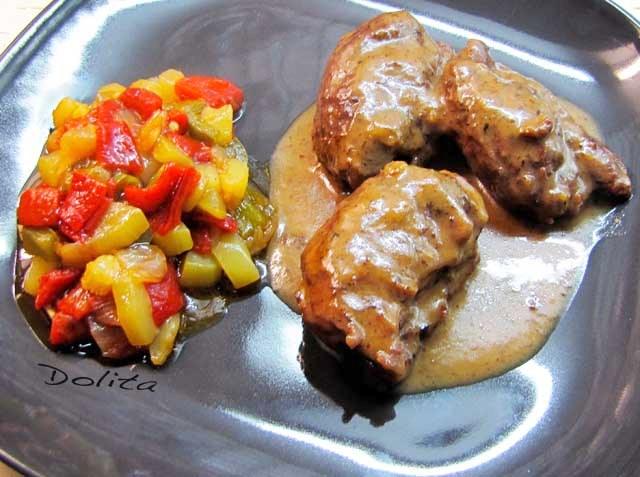 CARRILLADAS DE CERDO EN SALSA DE TOMILLO Y MIEL CON GUARNICION DE VERDURAS