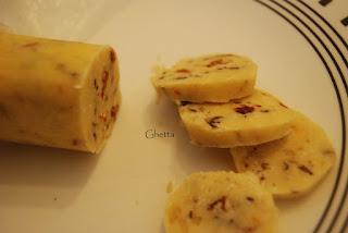 Discos de nueces, tomates secos y aceitunas