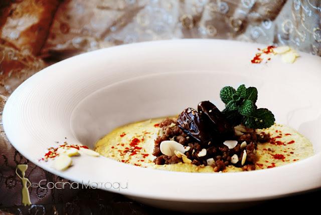Hummus con kefta de cordero y almendras