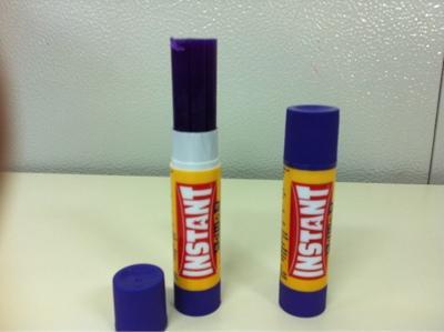 RECOMENDACIÓN: PEGAMENTO EN BARRA MORADO