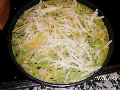 Pastel de calabacín, gambas y parmesano