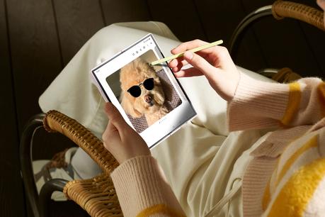 008-handson-galaxy-zfold6-silvershadow-spen