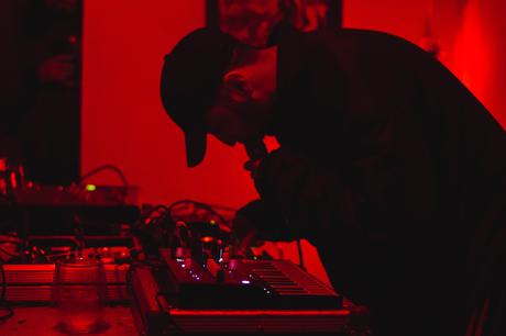 Técnicos del sur de Chile diseñan puesta en escena del DJ Nabucodonosor en concierto gratuito en la Sala Principal DJ penquista Nabucodonosor