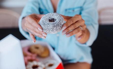 Señales que tu cuerpo te envía cuando consumes demasiada azúcar Señales que tu cuerpo te envía cuando consumes demasiada azúcar