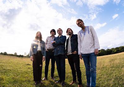 The Hanging Stars - Happiness is a bird (2023)