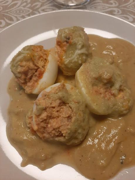 HUEVOS RELLENOS GRATINADOS