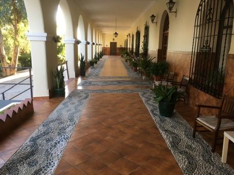 Descanser Otoño 2024. LA SOMBRA DEL PERSONAJE ES ALARGADA. Presentación. Itinerario contenidos y experiencias