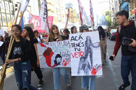 La columna vertebral de la Nación es la educación pública que iguala y nos hace libres