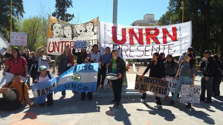 La columna vertebral de la Nación es la educación pública que iguala y nos hace libres