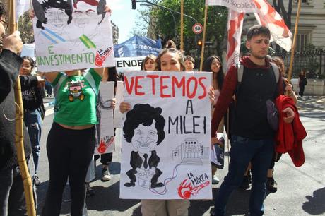 La columna vertebral de la Nación es la educación pública que iguala y nos hace libres