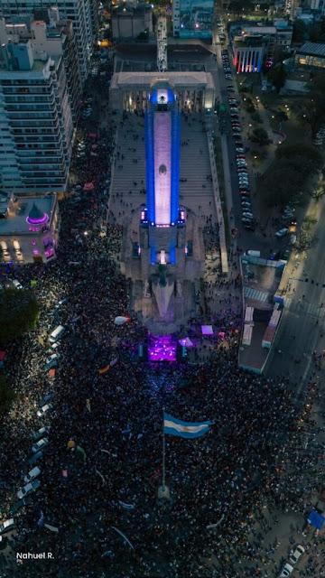 La columna vertebral de la Nación es la educación pública que iguala y nos hace libres
