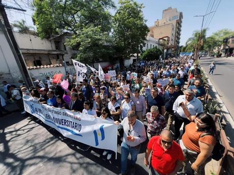 La columna vertebral de la Nación es la educación pública que iguala y nos hace libres