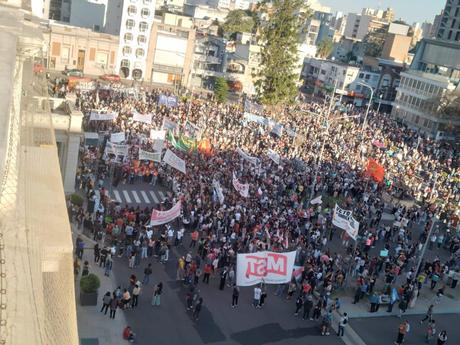 La columna vertebral de la Nación es la educación pública que iguala y nos hace libres