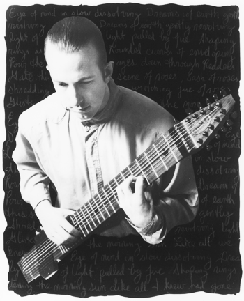 Trey Gunn tocando un stick de 10 cuerdas