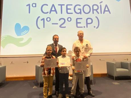 La Gerencia del Hospital de Talavera premia a los ganadores del Concurso de Dibujo por su 50 aniversario