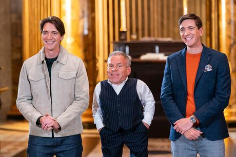 special-guest-warwick-davis-professor-flitwick-joins-hosts-james-and-oliver-phelps-on-the-set-of-gringotts-wizarding-bank