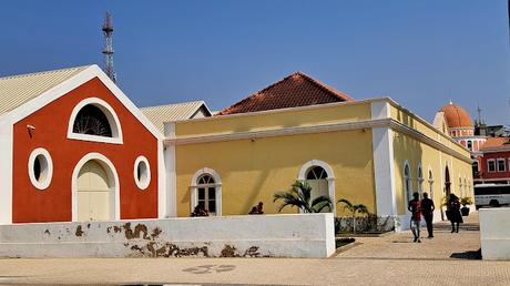 ANGOLA: RECORRIDO POR LA COSTA DESDE NAMIBE A SUMBE