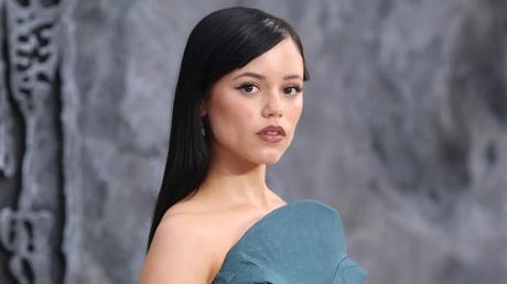 Cómo llevar el estilo Beetlejuice en tu maquillaje diario Cómo llevar el estilo Beetlejuice en tu maquillaje diario