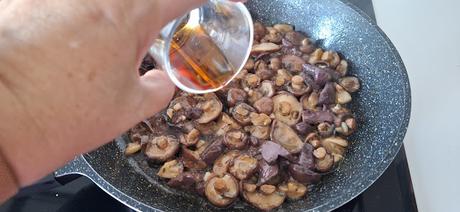 Medallón de ternera en salsa con setas Medallón de ternera en salsa con setas