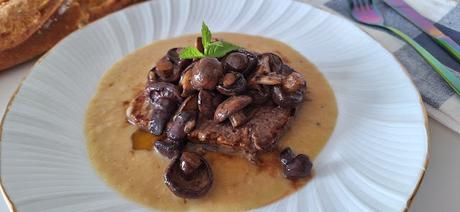 Medallón de ternera en salsa con setas Medallón de ternera en salsa con setas