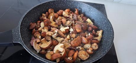 Medallón de ternera en salsa con setas Medallón de ternera en salsa con setas