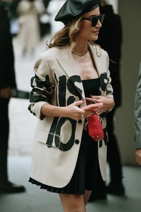 Los complementos más chic del otoño 2024: bolsos rojos, botas altas, cinturones con logo... Los complementos más chic del otoño 2024: bolsos rojos, botas altas, cinturones con logo...