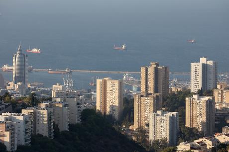 Hezbolá lanza su mayor ataque con proyectiles contra Haifa e Israel ejecuta un nuevo bombardeo en Beirut